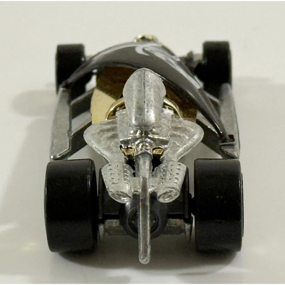 Hot Wheels Bon Voyage Diecast Car Kids 1:64 Silver Pirate Skull Ye Scurvy Dogs